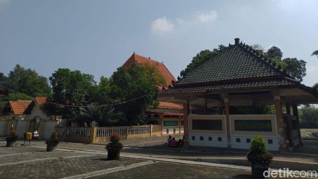 Kondisi Makam Troloyo saat ini/