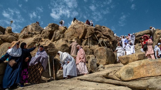 Bisnis Umrah Online, Baru Lahir Sudah Dibunuh