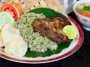 Menu Buka Puasa Nikmat, Lontong Rendang dan Nasgor Buntut Ada di Sini