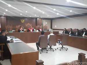 Pejabat Kemenpora Didakwa Terima Suap Rp 400 Juta-Mobil dari Sekjen KONI