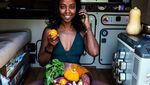 Foto: Pasangan Traveler yang Tinggal di Mobil Van dan Diet Plastik