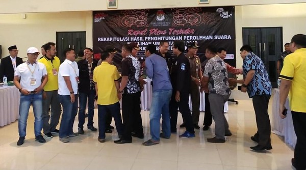 Kompaknya Pendukung Jokowi dan Prabowo di Bekasi
