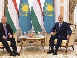 Perbandingan Foto Presiden Kazakhstan Asli dan Editan