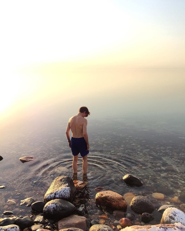 Di postingan lain, Sam Chatto mengungkap pengalamannya belajar yoga di India. Ia mengaku tidak berniat untuk mengajar yoga di waktu dekat namun merasa pengalaman belajar tersebut sangat membuka mata. Foto: Instagram @samchatto