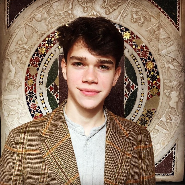 Sam belum terlihat lagi setelah menghadiri pesta pernikahan Pangeran Harry dan Meghan Markle. Ternyata ia tengah menikmati hidup yang tidak biasa untuk kebanyakan bangsawan. Foto: Instagram @samchatto