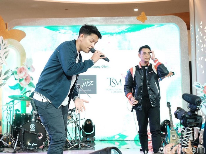 Afgansyah Reza dan Adikara Fardy menutup audisi Sunsilk Hijab Hunt 2019 di Jakarta. Foto: Silmia Putri/Detikcom Afgansyah Reza dan Adikara Fardy menutup audisi Sunsilk Hijab Hunt 2019 di Jakarta. Foto: Silmia Putri/Detikcom