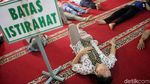 Potret Ramainya Masjid Al Mamur Tanah Abang di Hari Pertama Puasa