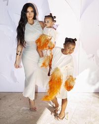 Ini Bayi Baru Kim Kardashian yang Lahir Lewat Ibu Pengganti, Mirip Siapa?