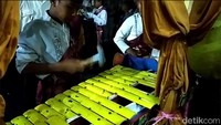 Tradisi arakan sahur dimulai sejak pukul 23.00 WIB hingga pukul 04.00 WIB.