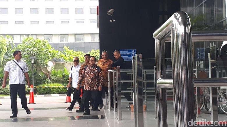 Sofyan Basir Penuhi Panggilan KPK Sofyan Basir Penuhi Panggilan KPK