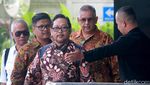Berbatik dan Kacamata, Sofyan Basir Diperiksa KPK