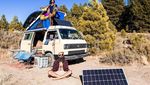 Foto: Pasangan Traveler yang Tinggal di Mobil Van dan Diet Plastik