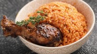 Di Nigeria, Muslim punya menu buka puasa enak yaitu nasi jollof. Nasi ini diracik dengan tomat, bawang, minyak sayur, dan daging sapi. Pelengkapnya juga bisa olahan ayam yang populer. Foto: iStock