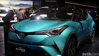 Pun Toyota Astra Motor sekarang hanya menjual C-HR hybrid. Penjualannya lebih laris versi hybrid daripada bensin. Foto: Pradita Utama