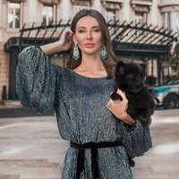 Fashion influencer Veronika Orchid telah memenangkan hati banyak pengikut di media sosial karena seleranya yang indah dalam balutan busana kelas atas. Foto: Instagram @veronikaorchid