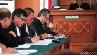 Permohonan itu dibacakan oleh pengacara Rommy, Maqdir Ismail.