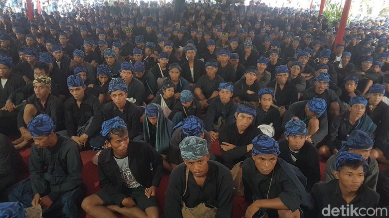 Suku Baduy kembali menagih janji soal tanah ulayat yang dijanjikan pemerintah daerah Suku Baduy kembali menagih janji soal tanah ulayat yang dijanjikan pemerintah daerah