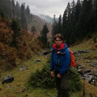 Sam juga menceritakan pengalamannya menghabiskan waktu di alam tanpa internet selama di menjelajah India. Kami menghabiskan enam hari benar-benar terkoneksi dengan alam, tanpa WiFi, dan terkagum dengan keindahan dan kompleksitas dunia alami, tulisnya. Foto: Instagram @samchatto