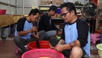 Beginilah suasana dapur umum Masjid Istiqlal di hari pertama puasa di bulan suci Ramadhan 1440 H.
