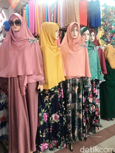 Hijab Syar i Jadi Tren Baju Lebaran di Tanah Abang Mulai Hijab Syar i Jadi Tren Baju Lebaran di Tanah Abang Mulai