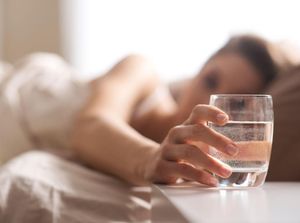 Air Mineral Bukan Minuman Tersehat, Haruskah Diganti? Ini Kata Dokter