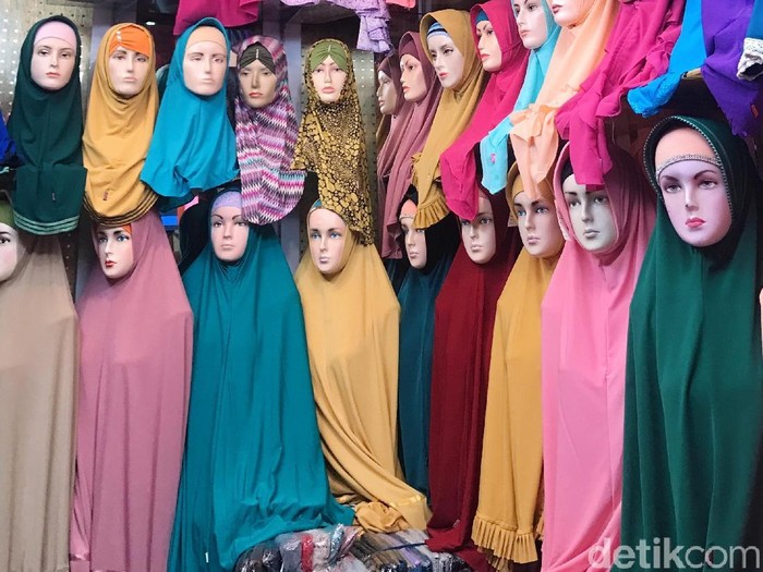 Khimar anti tembem di Tanah Abang. Foto: Silmia Putri/Wolipop Khimar anti tembem di Tanah Abang. Foto: Silmia Putri/Wolipop