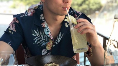 Gantengnya Reynold Poernomo, Adik Chef Arnold yang Doyan Gelato