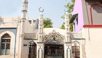 Masjid Besar Kazimar terletak di Madurai, India. Masjid ini dibangun pada tahun 1284 Masehi dan dapat menampung hingga 2500 jamaah. Dok. Wikipedia/Wasifwasif.