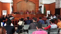 Sidang agenda ini sejatinya digelar pada Senin (22/4) lalu, namun ditunda karena KPK tidak hadir. Selaku tergugat, KPK mengaku masih mengumpulkan bukti-bukti. 