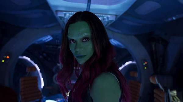 Hijau dan Biru Zoe Saldana di Film Paling Laris Sedunia Hijau dan Biru Zoe Saldana di Film Paling Laris Sedunia
