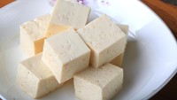 Tahu - Produk olahan kedelai ini mengandung antioksidan, polyphenols, yang mampu menjaga fungsi otak. Terutama di area otak yang khusus untuk kreasi memoru.Foto: iStock