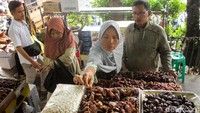 Memasuki bulan suci Ramadhan kurma menjadi makanan yang paling dicari oleh masyarakat.