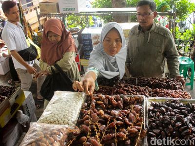 Laris Manis Bisnis Kurma di Bulan Suci Ramadhan