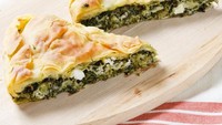 Menu buka puasa di Turki juga nggak kalah nikmat. Börek berupa pastry dengan isian daging, potongan kentang, dan keju. Ada juga börek dengan isian telur, tuna, dan bawang yang enak. Foto: iStock