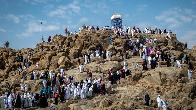 Bisnis Umrah Online, Baru Lahir Sudah Dibunuh