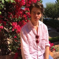 Sam Chatto adalah cucu dari Putri Margaret dan keponakan buyut dari Ratu Elizabeth. Bangsawan muda Inggris tersebut belakangan mencuri perhatian karena gaya hidupnya yang anti-mainstream. Foto: Instagram @samchatto