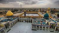Masjid Agung Kufah di Irak dibangun pada tahun 639 Masehi. Masjid ini merupakan salah satu Masjid bersejarah di Irak. Dok. Wikipedia/Ali Alturaihy.