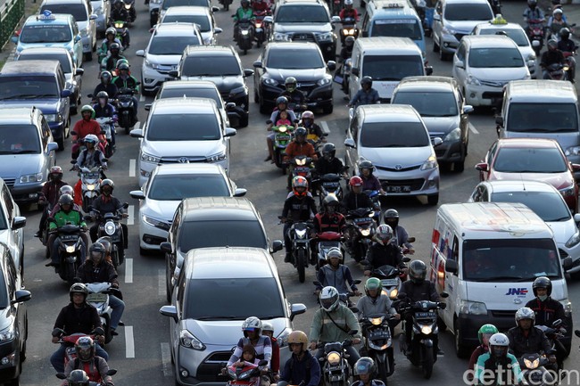 Mobil Tua Dibatasi di Jakarta Demi Tekan Polusi