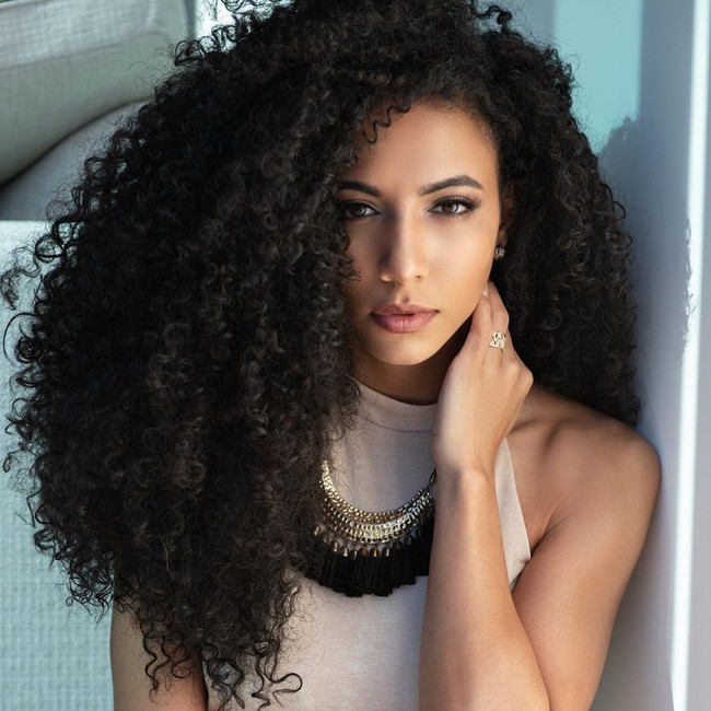 Kemenangan Chelsie Kryst juga membuat kontes kecantikan menorehkan sejarah karena untuk pertamakalinya semua pemenang merupakan wanita kulit hitam. Chelsie merupakan wanita kulit hitam bergelar Miss USA 2019, kemudian ada Miss Teen USA 2019 Kaliegh Garris dan Miss America 2019 Nia Franklin. Foto: Dok. Getty Images