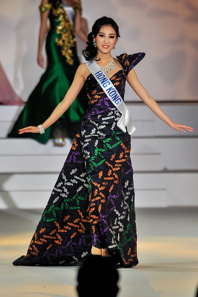 Katherine Ho merupakan jebolan Miss Hong Kong 2014. Ia menjadi runner-up atau juara 2 dalam kontes kecantikan tersebut. Foto: Instagram/@katherine_hoyk