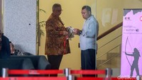KPK sebelumnya menetapkan Sofyan sebagai tersangka karena diduga membantu mantan anggota DPR Eni Maulani Saragih mendapatkan suap dari pengusaha Johanes Budisutrisno Kotjo. KPK menduga Sofyan dijanjikan jatah yang sama dengan Eni dan Idrus Marham, yang lebih dulu diproses dalam kasus ini.