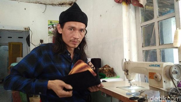 Berkah Ramadhan, Mbah Bolong Kebanjiran Pesanan Peci 'Sufi'