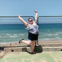 Biasanya penari balerina dilakoni oleh seorang wanita bertubuh langsing. Tapi, Lizzie Howell maju sebagai balerina unik dengan bentuk tubuhnya yang berbeda dari kebanyakan penari pada umumnya. Foto: Dok. Instagram @lizzy.dances