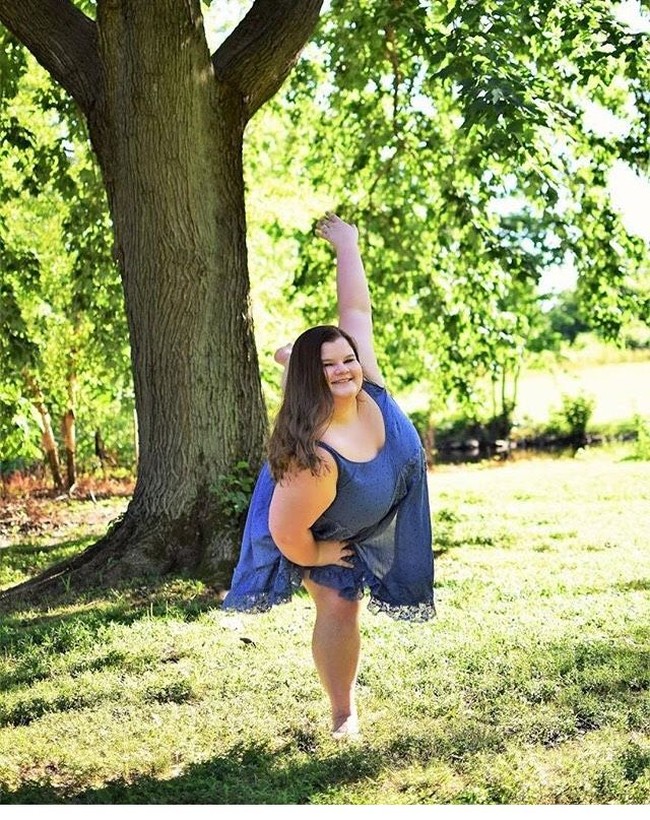 “Rasanya enak mewakili keragaman dalam menari. Tapi seharusnya tidak perlu ada keragaman. Kita semua harus sama. Pesan saya kepada orang lain adalah jangan biarkan orang menghentikan Anda melakukan apa yang Anda cintai. Jika Anda menyukainya, teruskan saja, papar Lizzie kepada Teen Vogue. Foto: Dok. Instagram @lizzy.dances