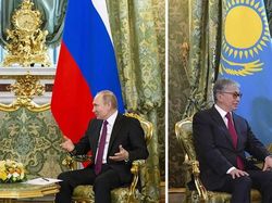 Perbandingan Foto Presiden Kazakhstan Asli dan Editan
