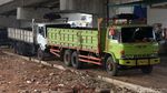 Kolong Tol Becakayu Dijadikan Parkir Liar