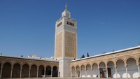 Masjid Agung Zaytuna terletak di ibu kota Tunisia, Tunis. Masjid yang disebut sebagai Masjid tertua di Tunisia ini dibangun pada tahun 703 Masehi di masa Dinasti Umayyah. Dok. Wikipedia/Citizen59.