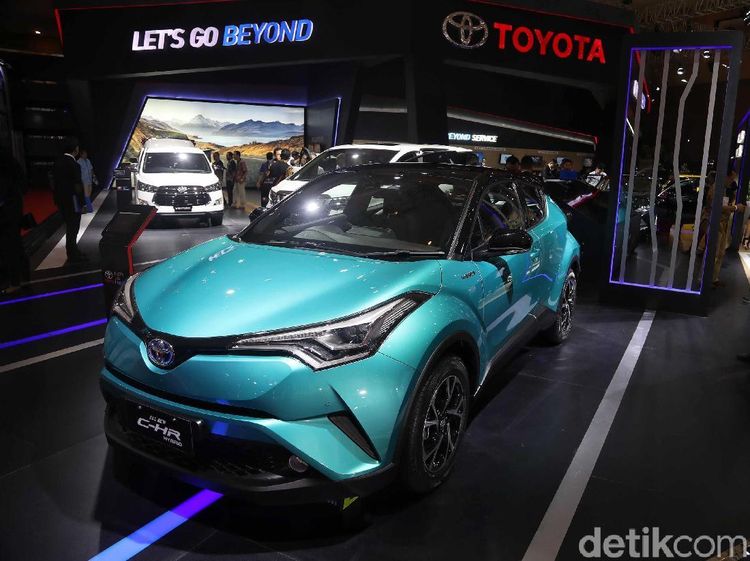 Pesona Toyota C-HR