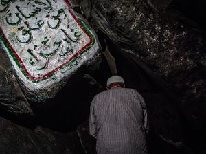 Turunnya Wahyu Pertama Nabi Muhammad di Gua Hira