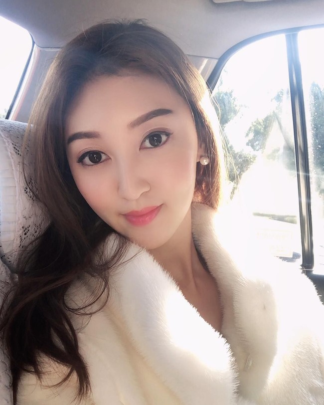 Aktris asal Hong Kong, Katherine Ho, hanya bertahan sembilan bulan mengarungi bahtera rumah tangga dengan jutawan Wu Zhicheng. Perceraian pasangan beda usia 40 tahun itu diumumkan Katherine lewat Instagram. Foto: Instagram/@katherine_hoyk